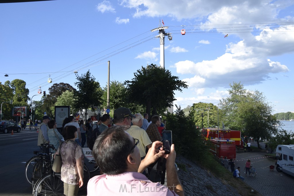 Koelner Seilbahn Gondel blieb haengen Koeln Linksrheinisch P474.JPG - Miklos Laubert